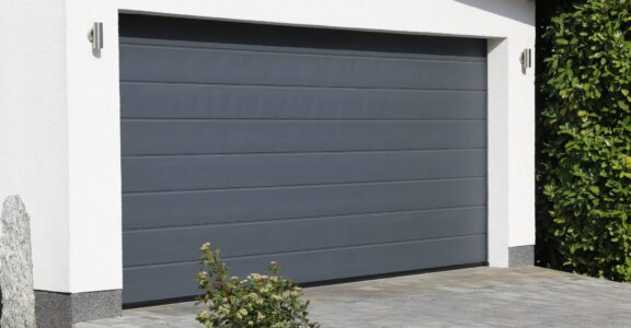Pose et installation de porte de garage à Cannes, Antibes et Le Cannet